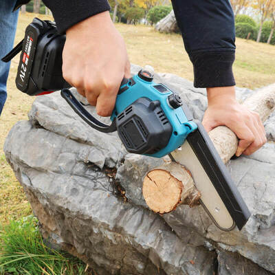 Portable 6 Inch Lithium Cordless Chainsaw With Oil Pump Battery Electric Mini Chainsaw For Clean Cutting