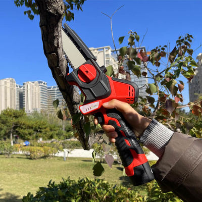 6 inci Mini Baterai Listrik Power Chain Saw Cordless Li-Ion Dengan Pelumasan Minyak